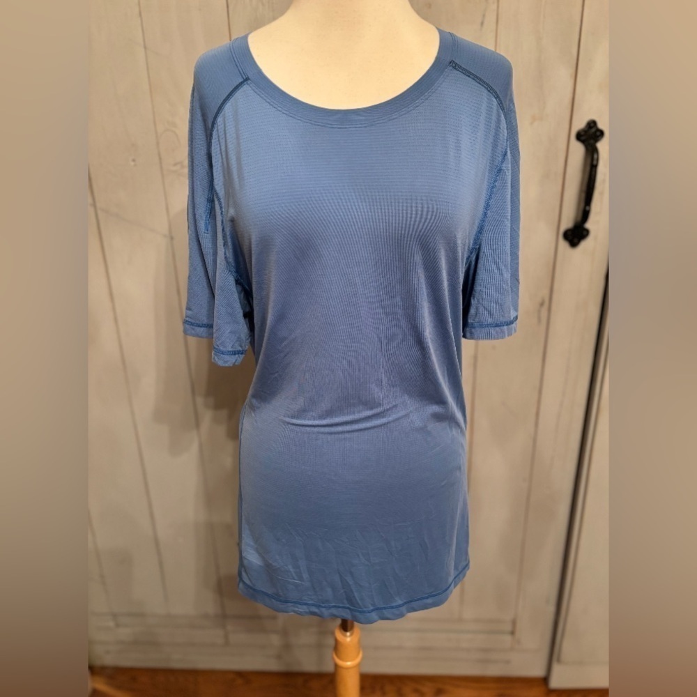 lululemon athletica Short Sleeve Tee in Dusty Blue